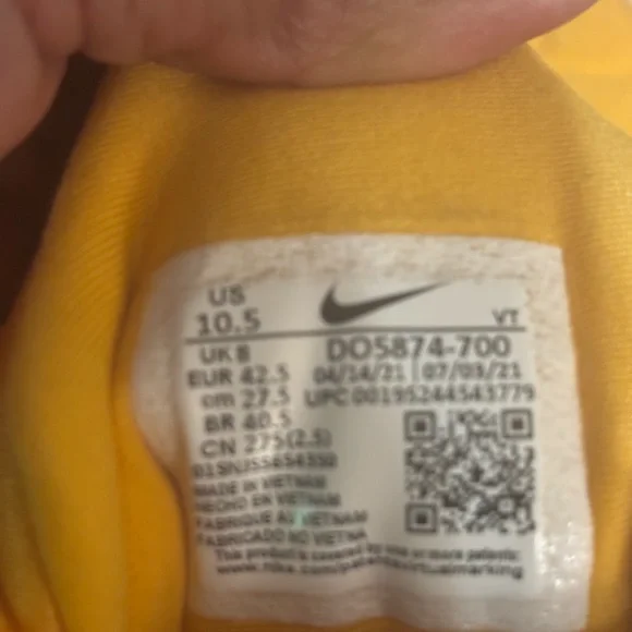 Nike Women’s Yellow Air VaporMax Plus Smiley Sneakers - Picture 5 of 6